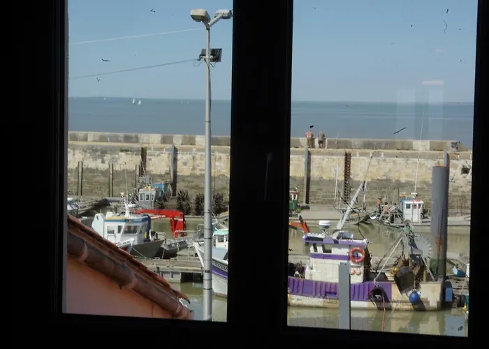 Logis Le Terminus Hotel